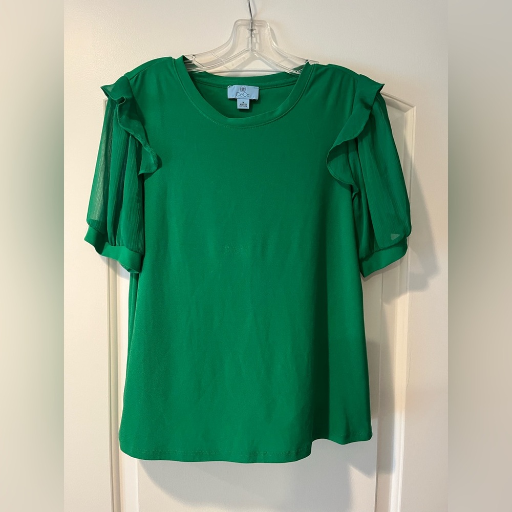 CeCe Green Ruffle Short Sleeve Top sz Medium